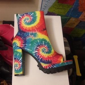 ❤ 🏳️‍🌈 Tie dye peek-a-boo heels New No Tags